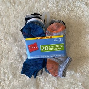 5/$15 boys socks size 9 to 2.5